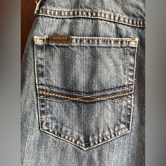 ARIAT sz28/32 ‘Legacy M4’ relaxed fit bootcut jeans - Picture 3 of 7